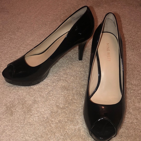 Black pumps - Picture 1 of 2